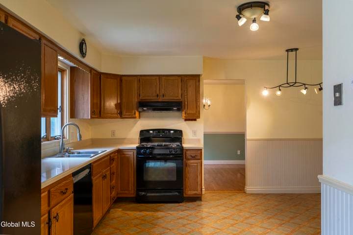 33 Armstrong Circle, Altamont, NY, photo 5