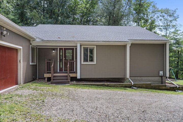 438 N Nassau Road, Averill Park, NY, photo 3