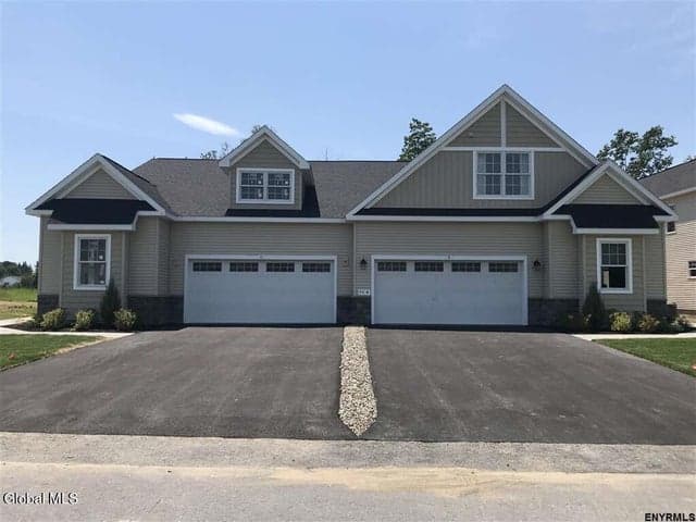6 Boggs Street, Halfmoon, NY