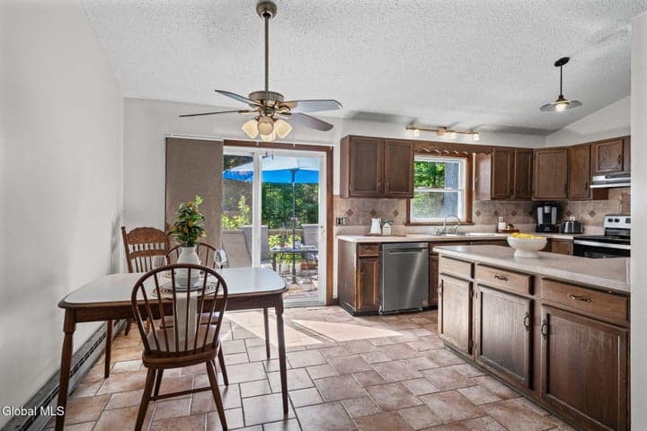 10 Carl Avenue, Greenwich, NY, photo 3