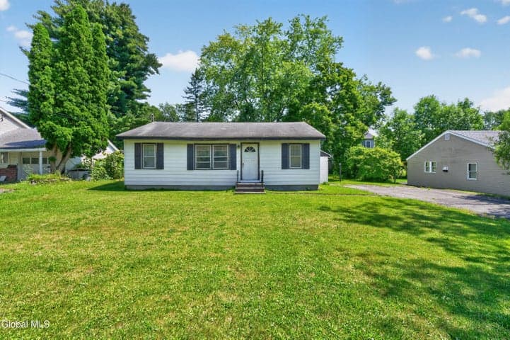 3 Alamo Lane, Colonie, NY