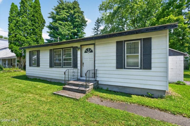 3 Alamo Lane, Colonie, NY, photo 2