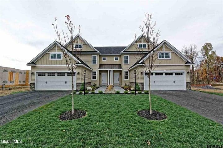 15 Boggs Street, Halfmoon, NY