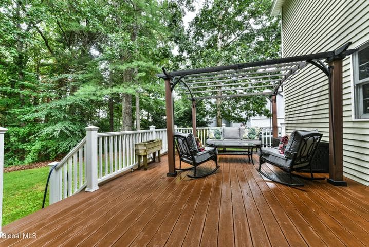 17 Tyler Drive, Saratoga Springs, NY, photo 2