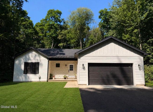 372 Lake Avenue, Saratoga Springs, NY