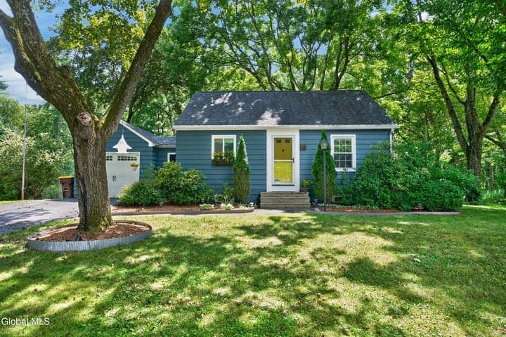 18 E Fernbank Avenue, Delmar, NY, photo 2