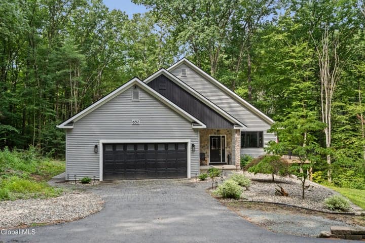652 Bruno Road, Clifton Park, NY, photo 1