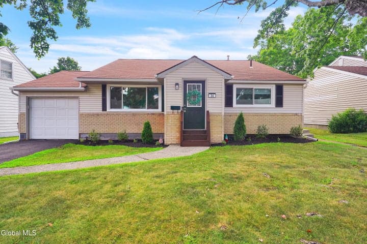34 Perry Avenue, Latham, NY