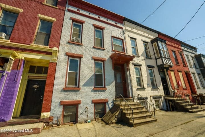 611 Clinton Avenue, Albany, NY