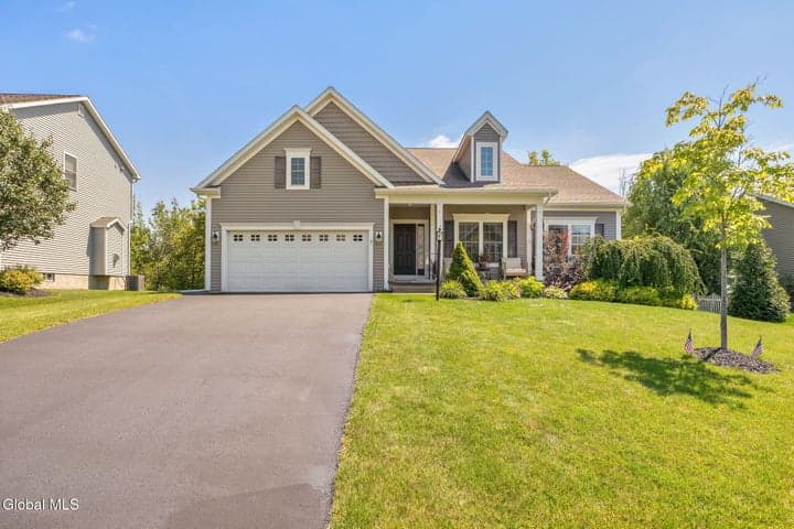 3 Sutton Drive, Colonie, NY, photo 2