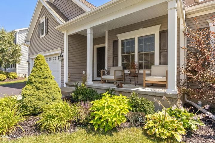 3 Sutton Drive, Colonie, NY, photo 3