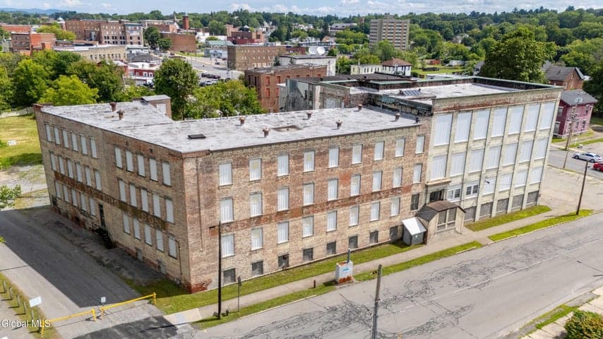 6 W Pine, Gloversville, NY