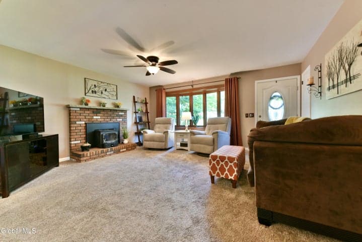 17 Apple Street, Ballston, NY, photo 2