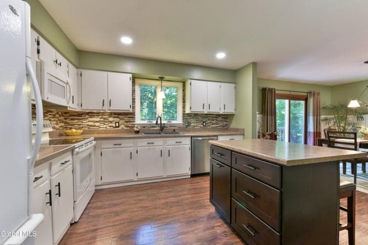 17 Apple Street, Ballston, NY, photo 4