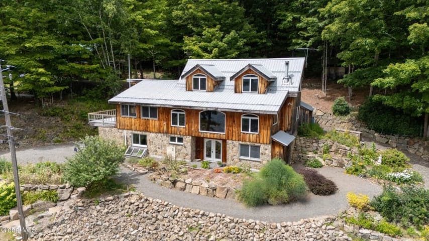 1379 N Shore Road, Day, NY