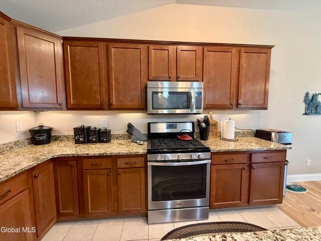 29 Treasures Place, Queensbury, NY, photo 3