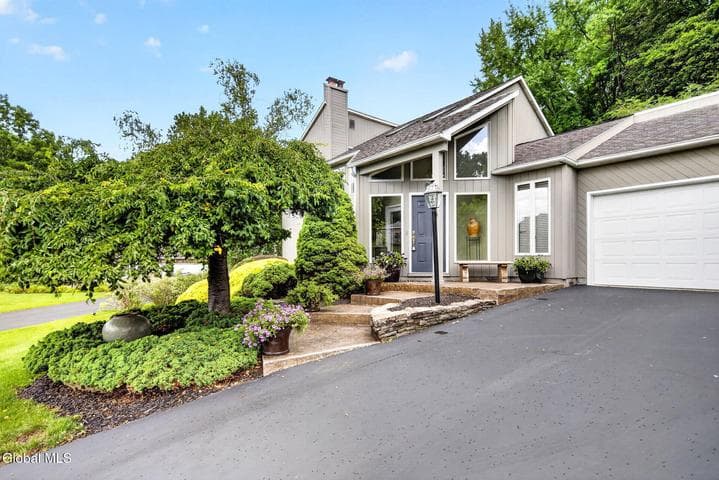 22 Olive Tree Lane, Albany, NY, photo 2