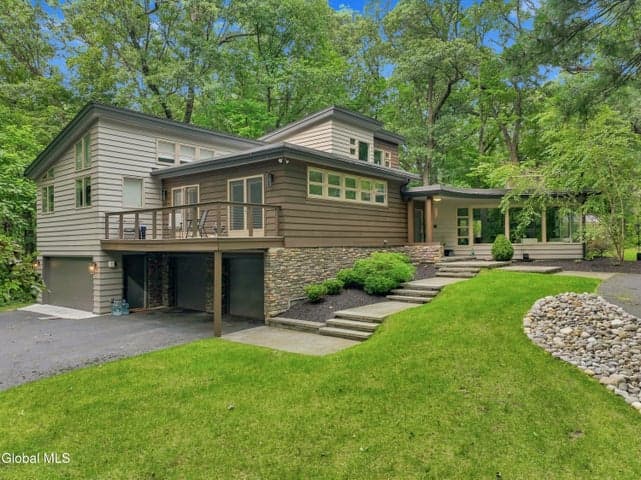 7 Hills Road, Loudonville, NY, photo 1
