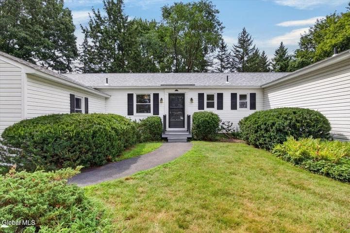 2334 St Joseph Drive, Niskayuna, NY, photo 3
