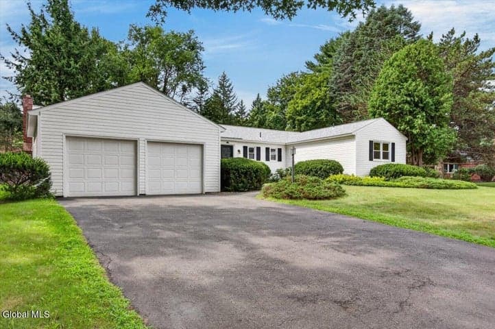 2334 St Joseph Drive, Niskayuna, NY, photo 2