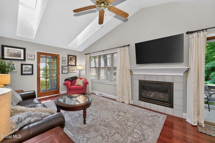 64 Westbury Court, Clifton Park, NY, photo 4