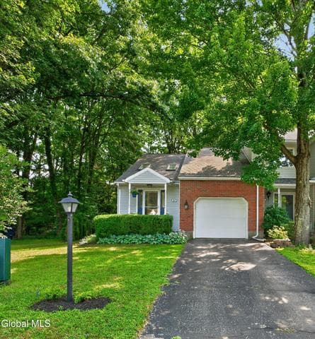 64 Westbury Court, Clifton Park, NY, photo 2