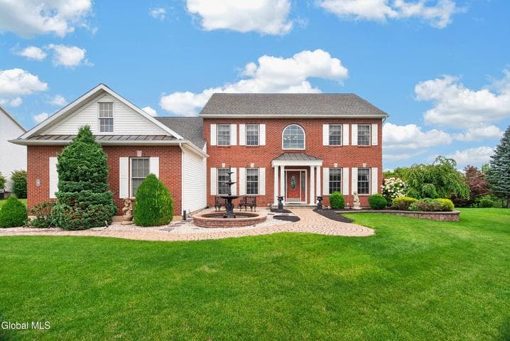 14 Ridgefield Way, Watervliet, NY