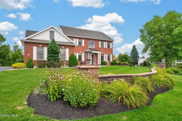14 Ridgefield Way, Watervliet, NY, photo 5