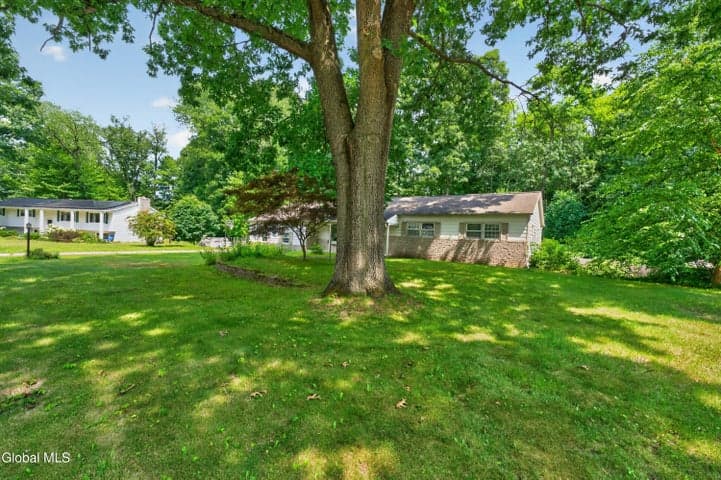 24 Meadow Valley Drive, Clifton Park, NY