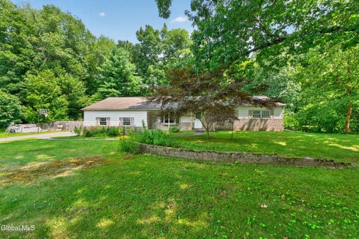 24 Meadow Valley Drive, Clifton Park, NY, photo 2