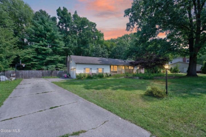 24 Meadow Valley Drive, Clifton Park, NY, photo 4