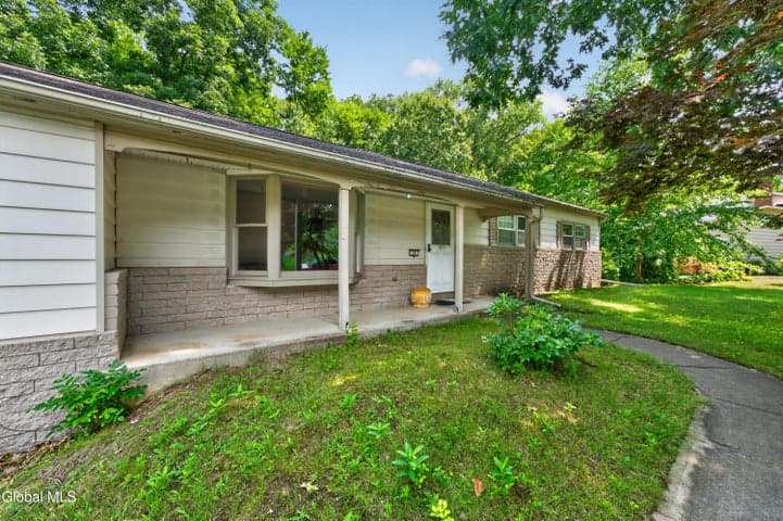 24 Meadow Valley Drive, Clifton Park, NY, photo 5