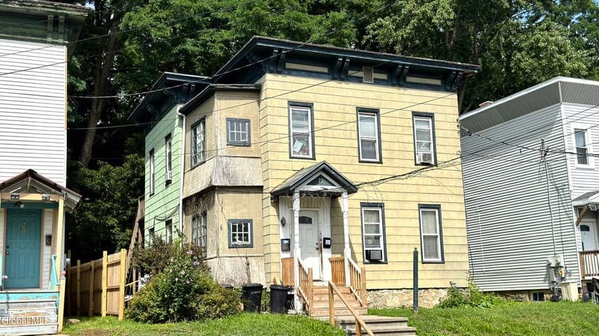 22 Van Derveer Street, Amsterdam, NY