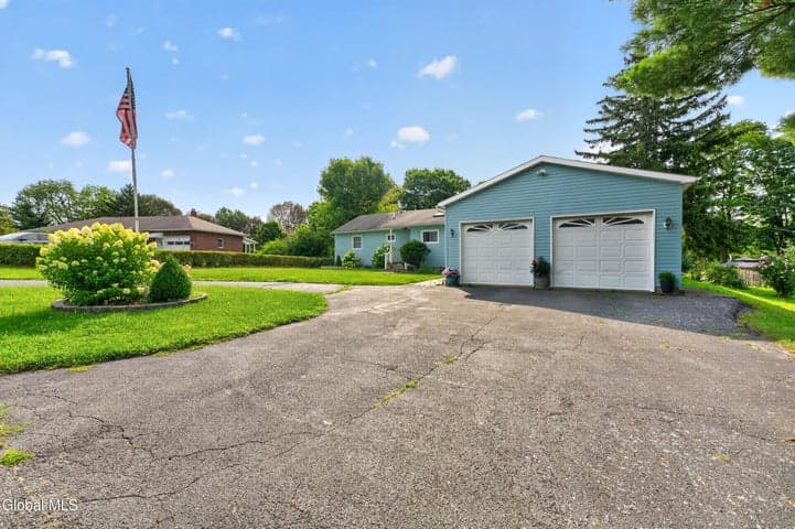 5 Crescent Lane, Brunswick, NY, photo 4