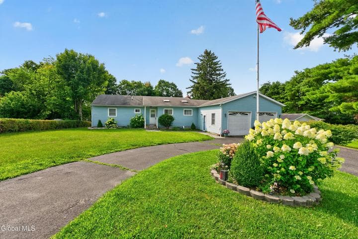 5 Crescent Lane, Brunswick, NY