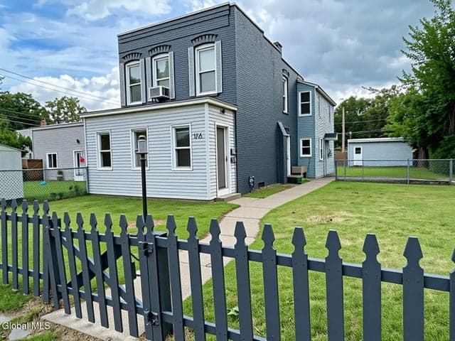 274 3rd Avenue, Troy, NY