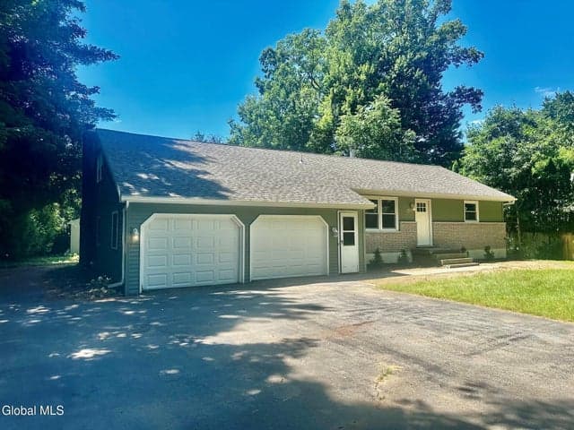 15 Hopeful Lane, Wilton, NY, photo 2