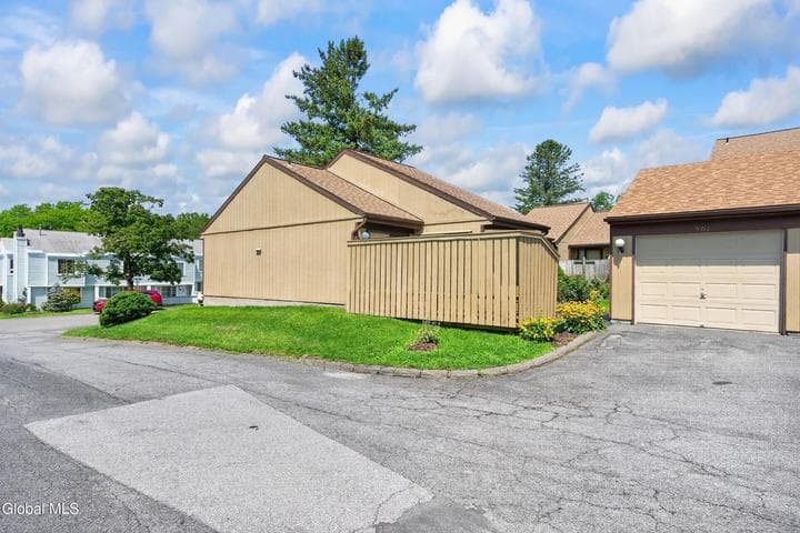 901 Huntington Court, East Greenbush, NY, photo 2