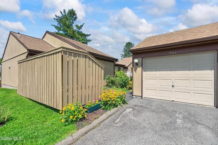 901 Huntington Court, East Greenbush, NY, photo 4