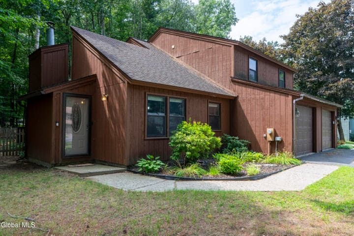 65 Pepperbush Place, Ballston Spa, NY, photo 2
