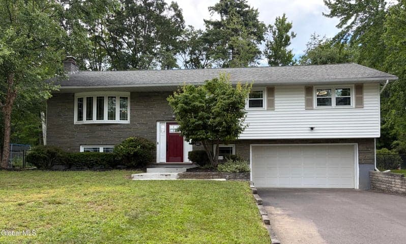 606 Via Ponderosa, Guilderland, NY
