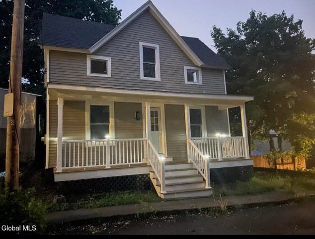 6 Clayton Street, Amsterdam, NY