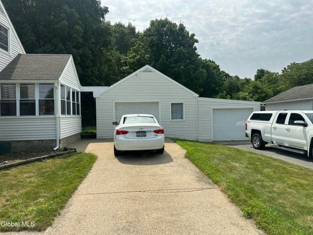 4 Kelly Avenue, Hudson Falls, NY, photo 3