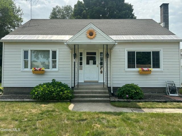 4 Kelly Avenue, Hudson Falls, NY, photo 4