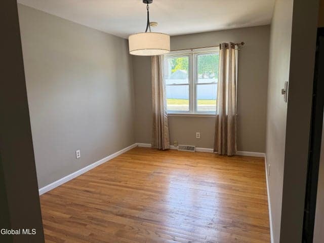 16 Sherbrook Drive, Bethlehem, NY, photo 3