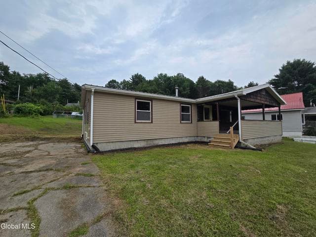 109 Blanchard Loop, Mayfield, NY, photo 2