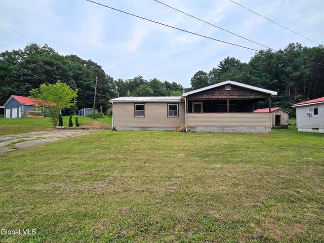 109 Blanchard Loop, Mayfield, NY, photo 1