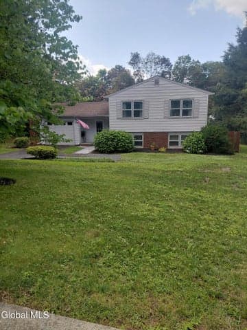 28 Tamarack Lane, East Greenbush, NY, photo 2