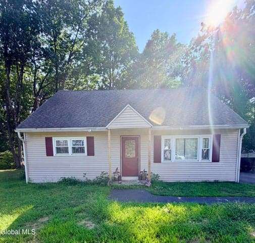 4 Circular Drive, Hudson Falls, NY