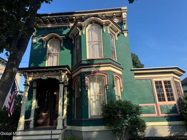 146 Regent Street, Saratoga Springs, NY